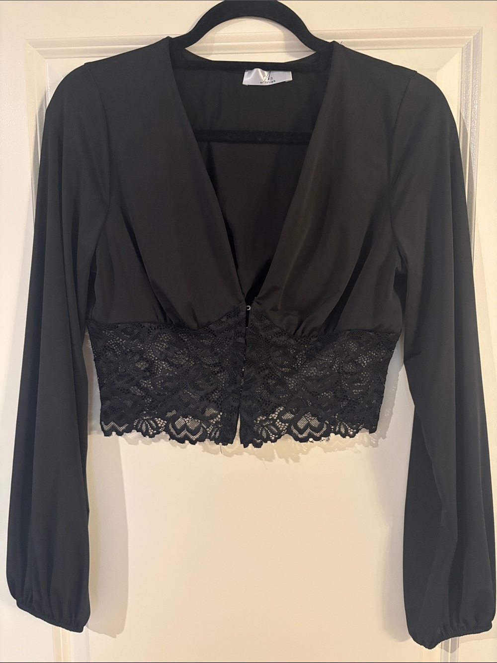 Black Lace-Trim Long Sleeve Crop Top